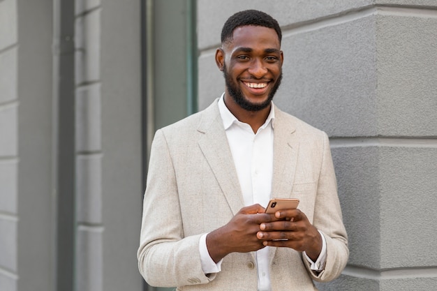 Free photo businessman talking on the phone