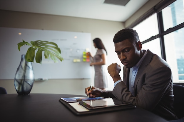 Free photo businessman using digital tablet