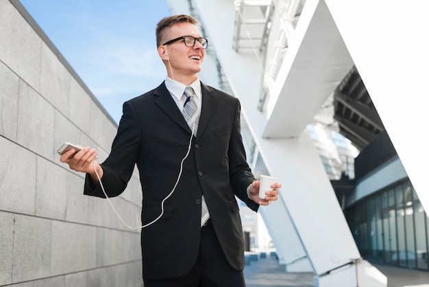 Free photo businessman with earphones