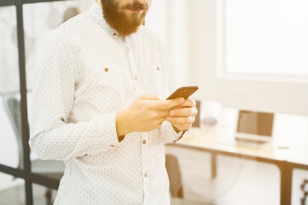 Free photo businessman with smartphone