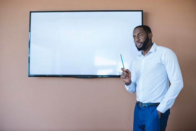 Free photo businessman with white chalkboard