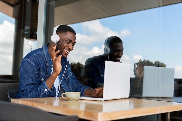 Free photo businessman working on laptop