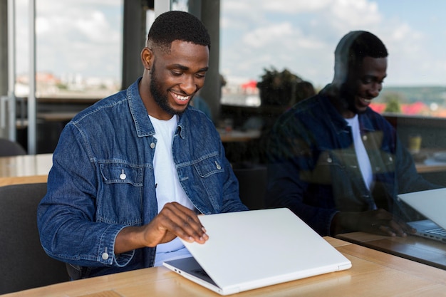 Free photo businessman working on laptop