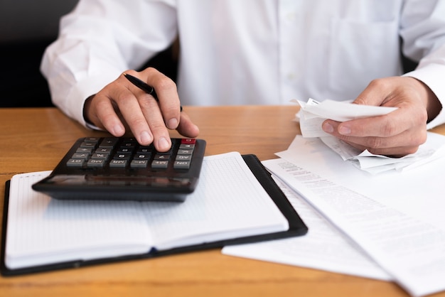 Free photo businessman working at the office