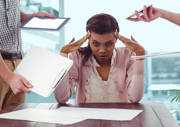 Foto gratuita uomo d'affari sul posto di lavoro professione vista lavorativo