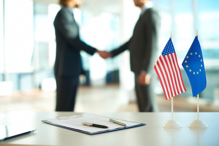 Free Photo businessmen agreement