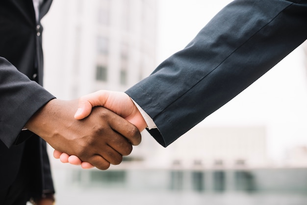 Free photo businessmen shaking hands