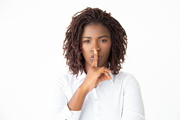 Free Photo businesswoman gesturing for silence and looking at camera