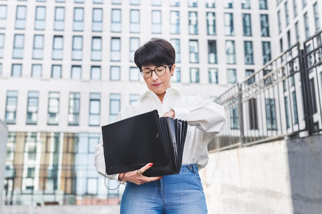 Free photo businesswoman searching in her map