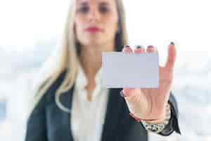 Free photo businesswoman showing blank visiting card