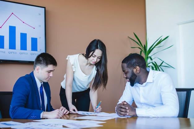 Free photo businesswoman signing document