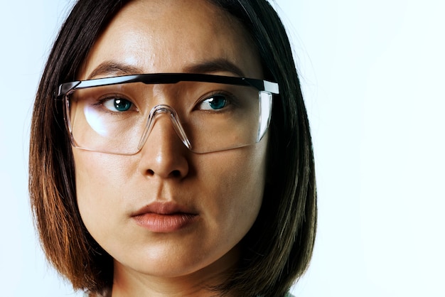 Free photo businesswoman wearing ar glasses/ar smart glasses/smart glasses  futuristic technology