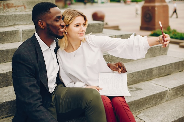 Free photo businesswoman with partner in a city