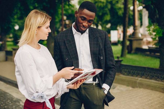 Free photo businesswoman with partner in a city