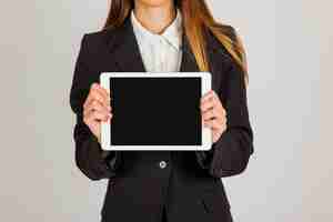 Free photo businesswoman with tablet