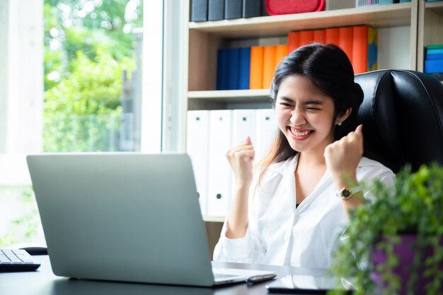 Businesswoman working in the modern office