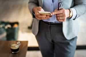 Free photo businesswoman working remotely from a cafe