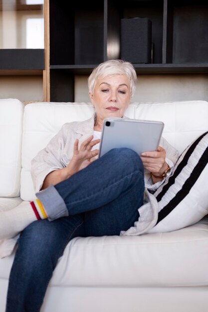 businesswoman working with digital assistant