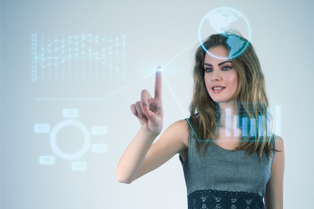 Foto gratuita donna di affari che lavora con le moderne tecnologie virtuali mani che toccano lo schermo.