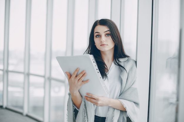 Free photo businesswomen in office