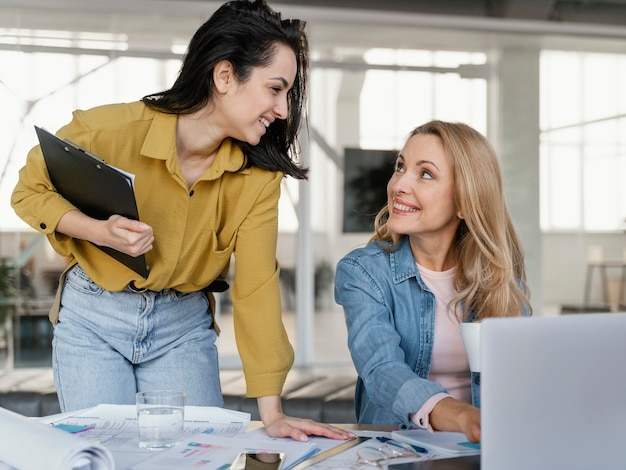 Free photo businesswomen talking while looking at each other