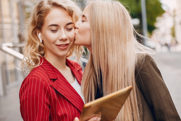 businesswomen working together