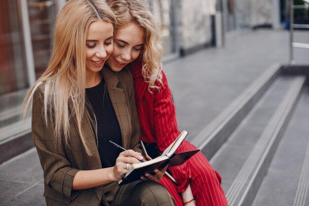 businesswomen working together