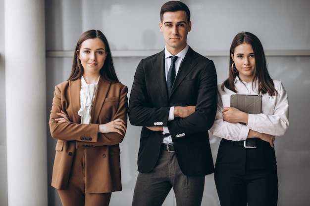 Free photo bussiness people working in team in an office