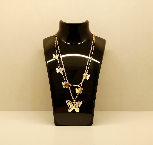Busto vetrina gioielli display per ciondolo collana stile di vita gioielli mockup di accessori moda