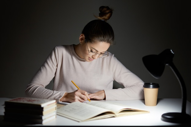 Free photo busy freelancer rewrites infrormation into notepad