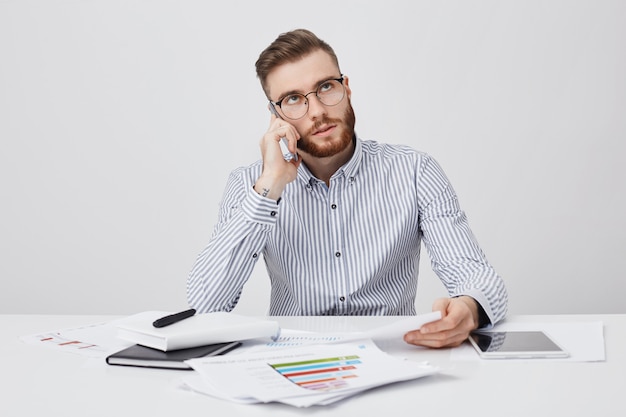 Busy office worker calls business partner to discuss future meeting