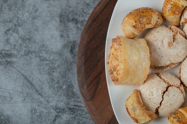 Butter cookies with sugar powder in a white ceramic plate.