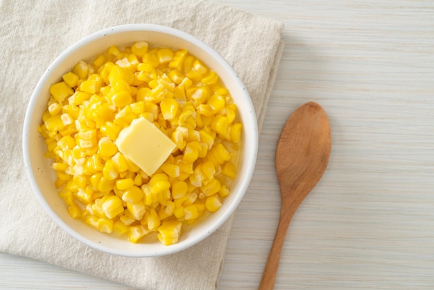 Кукуруза с маслом или сладкая кукуруза со сливочным маслом
