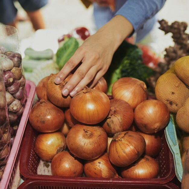 Buying fresh onion