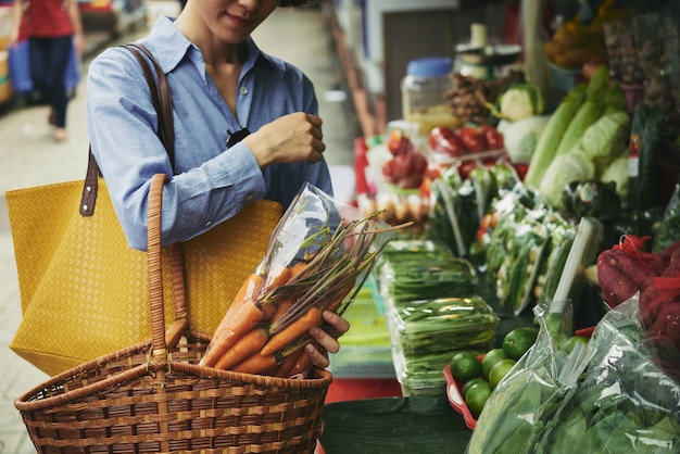 Free photo buying vegetables