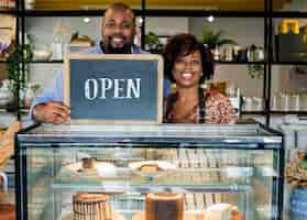 Free photo cake cafe owners with open sign