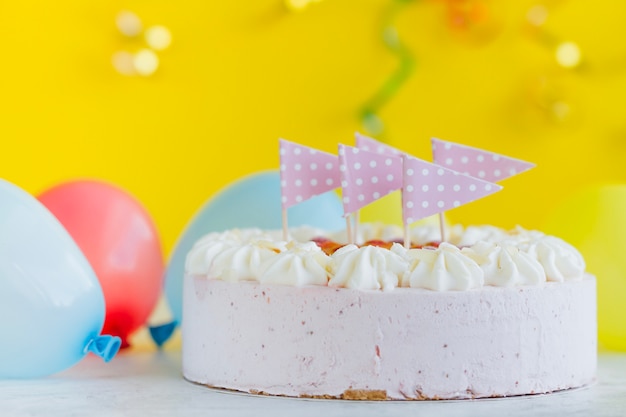 Free photo cake decorated with flags