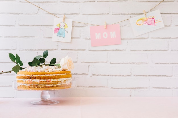 無料写真 母の日のためのケーキ、右のスペース