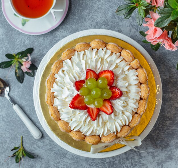 cake with grapes and strawberry