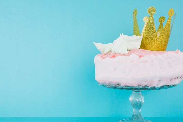 Cake with roses and crown