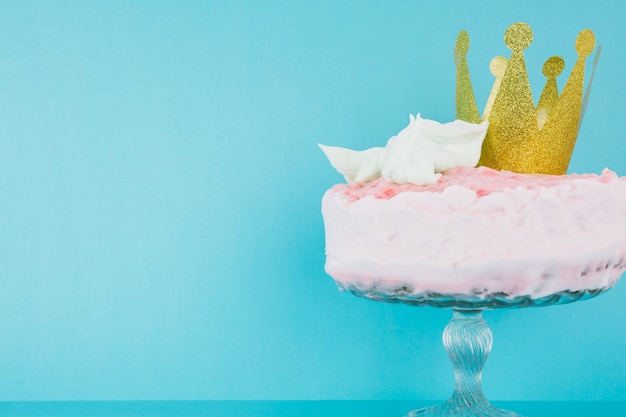 Cake with roses and crown