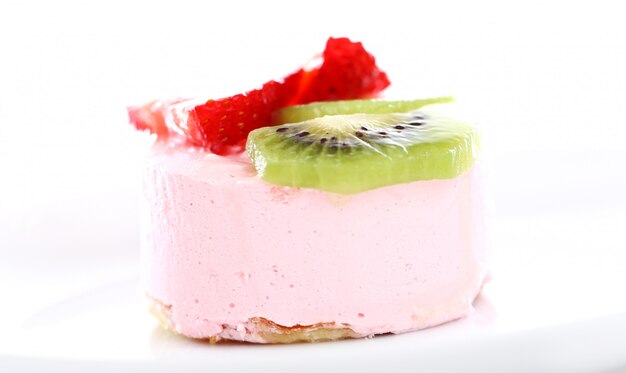 Cake with strawberry and kiwi