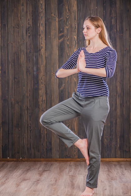 Free photo calm woman at wooden wall