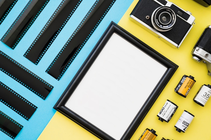Free Photo camera and film near frame