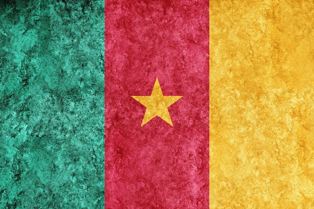 Камерун Металлический флаг, текстурированный флаг, гранж-флаг