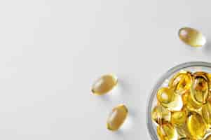 Free photo capsules of fish oil in a glass bowl