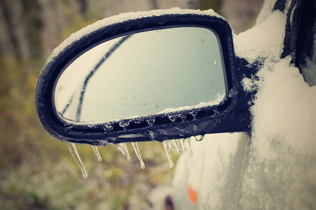 &quot;雪の車の鏡&quot;