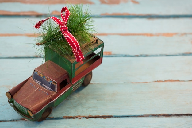 Free photo car with a christmas tree on top