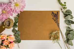 Free photo cardboard sheet and flowers