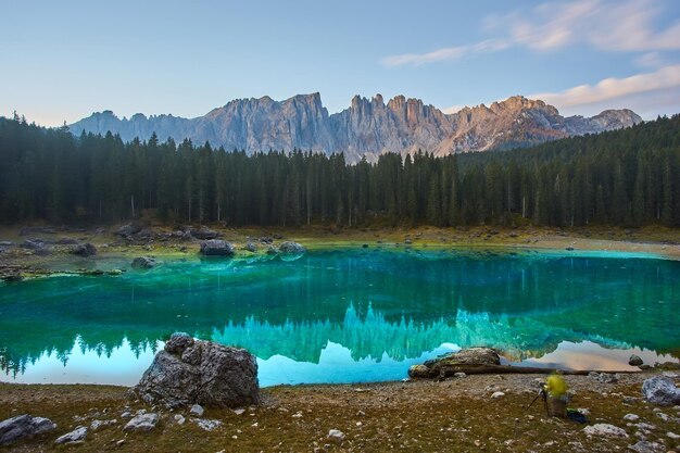 Carezza 호수 Lago di Carezza Karersee와 Mount Latemar Bolzano 지방 남 티롤 이탈리아